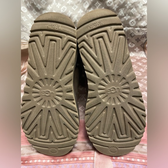 Brown Classic Short Ugg Boot - Picture 6 of 8